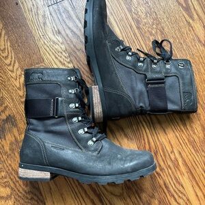 Sorel women’s Emelie Conquest moto boots leather lace up size 9